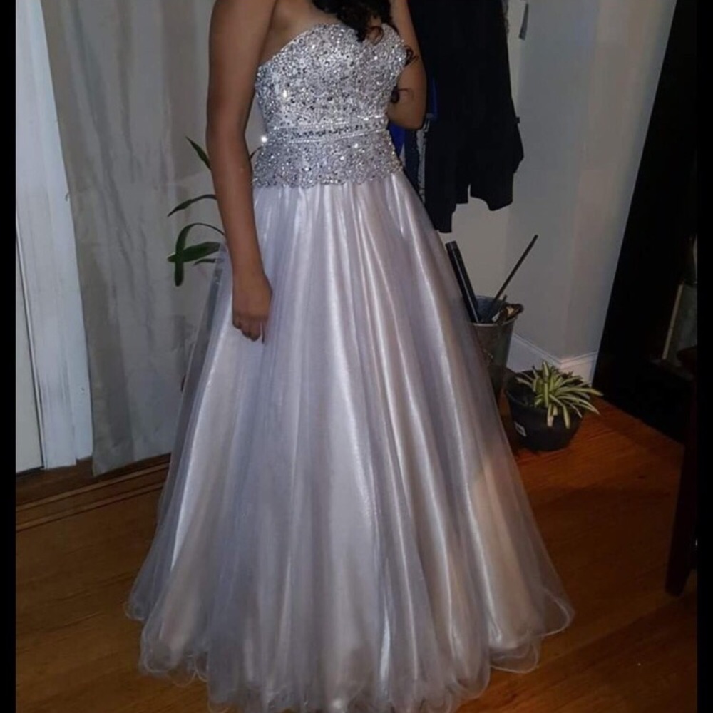 Great gown! Only wore once!